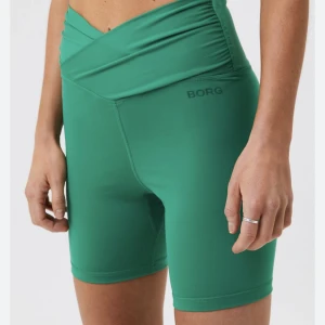 Borg Cross Shorts - Använda 1 gång så i nyskick. Har en liten ficka på baksida (bild 2)