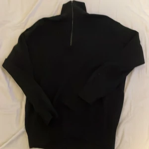 Zara black half zip - Nästan ny, nypris 499 jag säljer för 250