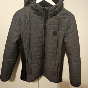 Vinterjacka  - Info finns i bilderna. Stl S 