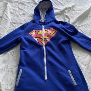 Blå superman onepiece