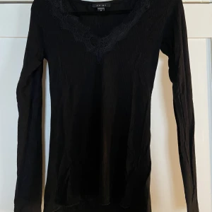 Tajt långärmad tröja - Knappt använd. 