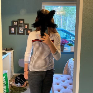 Fin Gucci tröja❤️😽💕 - Fin Gucci tröja i storlek XXS❤️ Såklart äkta och är inga defekter men är använd💕Säljer p.g.a att den inte kommer till användning😽Säljer bara om jag får bra pris🫶🏻