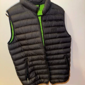 Boss Väst - Hugo Boss väst (M-L)  Byte av intresse, gäller alla min annonser.