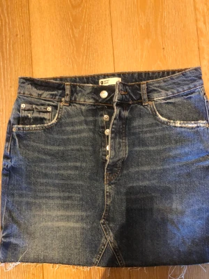 Jeanskjol - Jeanskjol från Gina tricot Använd Max 3 gånger Köparen står för frakten