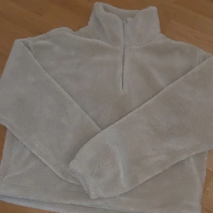 Tjock tröja från stay storlek M  - Jag säljer denna för att den längre inte passar mig  den är i bra skick 