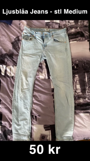 Ljusblåa jeans - storlek Medium - Snygga ljusblåa jeans | Bra skick | passform medium | Pris: 75 kr