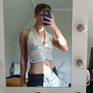 Fest top - Oandvänd glittrig fest top från gina