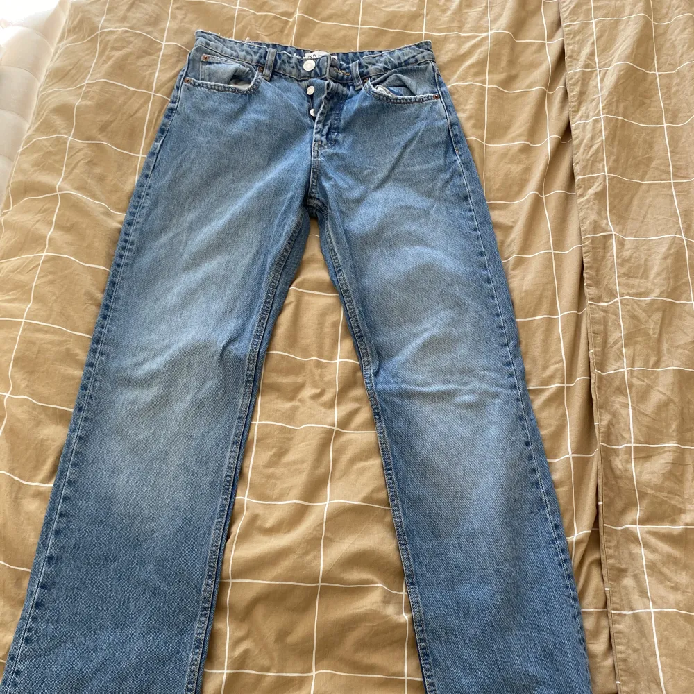 Säljer dessa eftersom att jag inte använder dom längre 🤍 Priset kan diskuteras . Jeans & Byxor.