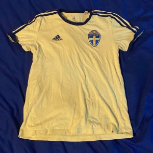 Retro Sweden fotbollströja  - Bra kvalite och väldigt skön, knappast använd 
