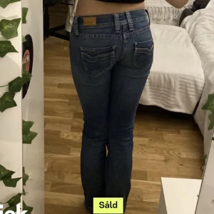 low waist jeans - köpta på plick, säljer igen då de var för små.  skriv för midjemått 💕 Tryck inte på köp direkt! 