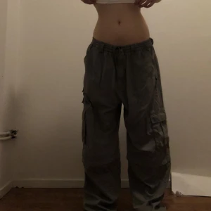 Cargopants - Gröna cargopants super sköna och stora går även att ta av nedre delen av byxorna så blir det bagge shorts 