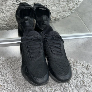 Nike 270s - Säljer mina Nike air Max 270, köpte i fel storlek så dom har knappast kommit till användning, så gott som nya 💕