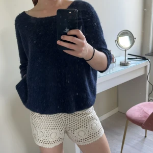 Virkade shorts  - Säljer nu dessa super coola virkade shorts då de tyvärr är lite försmå för mig! Vet inte märket på de eller storlek men passar mig som har s eller m 