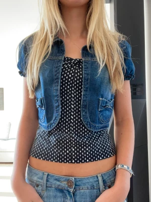 Jättesnygg Jeans bolero  - Snygg kofta i jeans som sitter jättefint