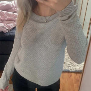 tröja  - så himla fin ”stickad” tröja ifrån vila som är helt som ny. Passar till allting och är super skön!