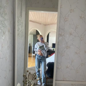 Jeans - Jeans i storlek XS. Midwaist med lös passform. 