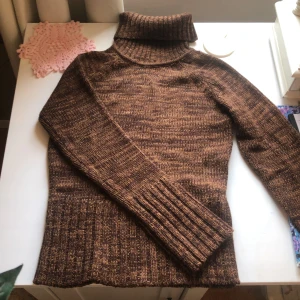 Brun polo sweater💕 - Så gullig knittedsweater i jättebra skick💕