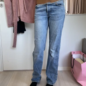 Low Waits jeans  - Suuper low Waits weekday jeans i super bra skick använt ca 4 ggr💕