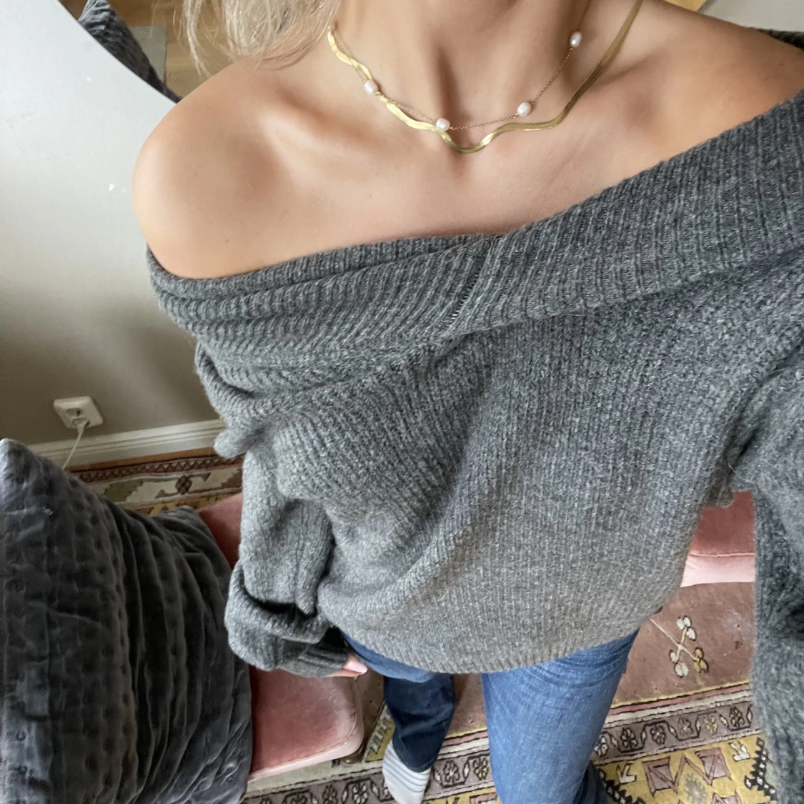 Stickad offshoulder tröja