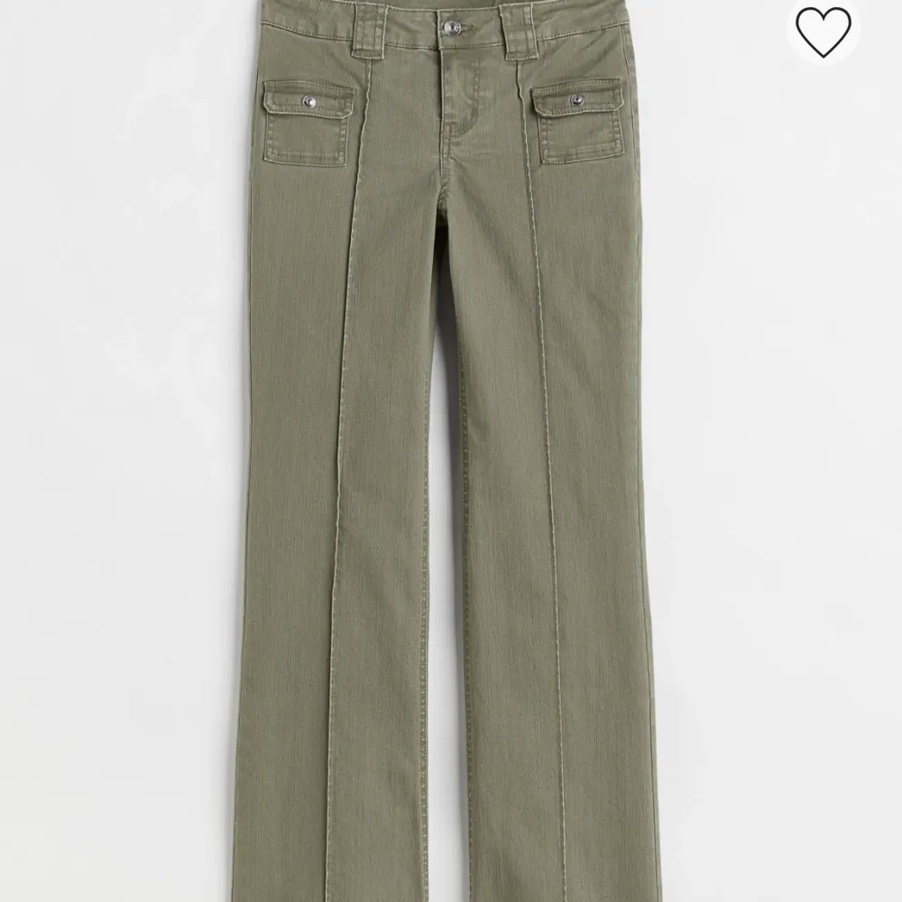 Säljer dessa byxor från hm💓. Jeans & Byxor.