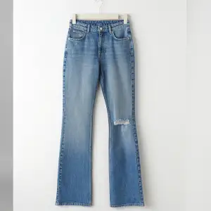 Säljer mina skitsnygga jeans från Gina för att dom är för små för mig tyvörr. Storlek 32. Sista bilden är tagen för 1,5 år sen. Jag är 174 men dom passar i längden. Skriv för mer bilder❤️