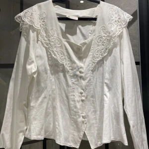 Vit blus  - Vit vintage blus 