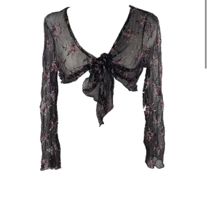 Mesh bolero med blommor - Finns att köpa på jealoussecondhand.com