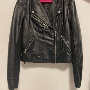 Skin jacka  - Helt oanvänd, snygg skin jacka