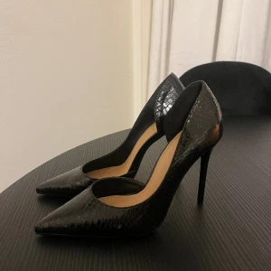 Högklack  - Super snygga. Använd endast hemma. Ny skick 