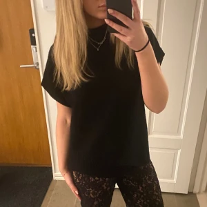 Soft Goat Round Neck Top  - Kollar intresset på min populära Soft Goat tröja som enbart är använd någon enstaka gång. Byter gärna mot svart/vit likadan i stlr m. Skriv för frågor privat💗