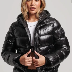 Superdry jacka - Säljer denna jätte fina jackan från superdry. Jackan är i ett väldigt bra skick.Skriv för egna bilder eller funderingar.