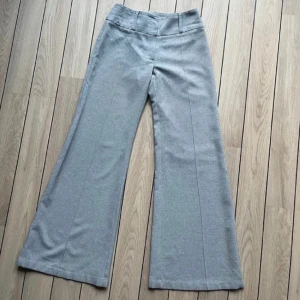 lågmidjade byxor - superfina lågmidjade kostymbyxor, passar xxs och xs✨