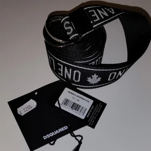 Dsquared bälte - Dsquared2 bälte används en gång så i ny skick  Ny pris 2200kr priset är inte hugget i sten 