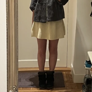 Stickad kjol  - Fin stickad kjol från Zara perfekt på hösten och vintern med prislappen kvar ❤️❤️