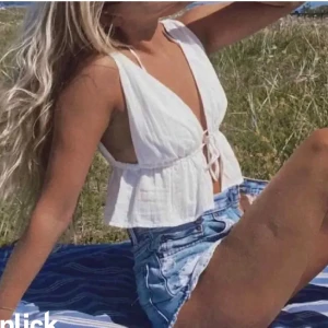 Vit topp - Super söt vit topp (tryck gärna på köp nu)