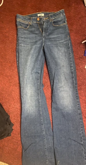 Wrangler jeans - Knappt använda 