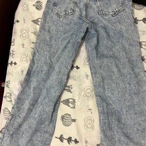 Byxor -  Den har inte används mycket bara 2 gånger ser o är helt ny 