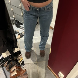 Arrow Low jeans från weekday  - Säljer dessa snygga Arrow Low jeansen från weekday
