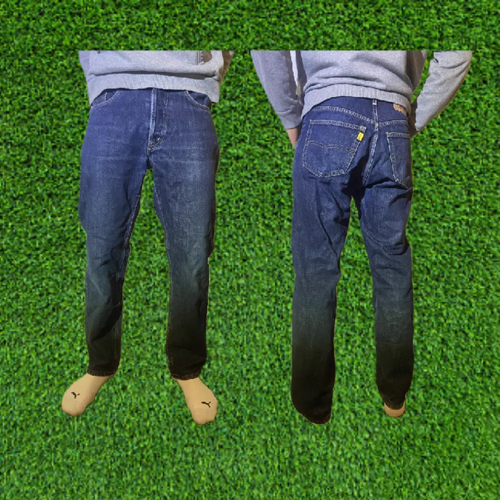 Mörkblå jeans i storlek W:31 L:30 100% Bomull. Made in Italy  Skick: 8/10 knappt använda!. Jeans & Byxor.