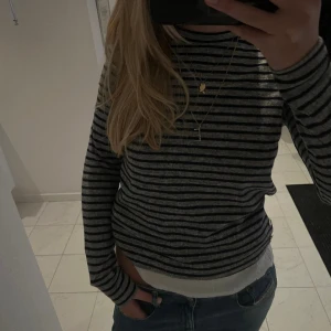 Tröja - Söt stickad randig tröja🥰 Helt oanvänd! Kan gå ner i pris vid snabb affär!