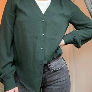Mossgrön blus - Jättefin blus som aldrig används