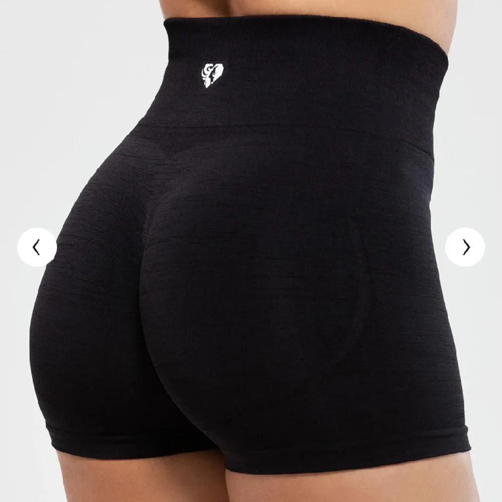 Nya oanvända Define Scrunch Seamless Shorts från Womens Best men prislappen kvar på. Ny pris 400 kronor. . Jeans & Byxor.