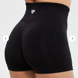 Define Scrunch Seamless Shorts - Nya oanvända Define Scrunch Seamless Shorts från Womens Best men prislappen kvar på. Ny pris 400 kronor. 