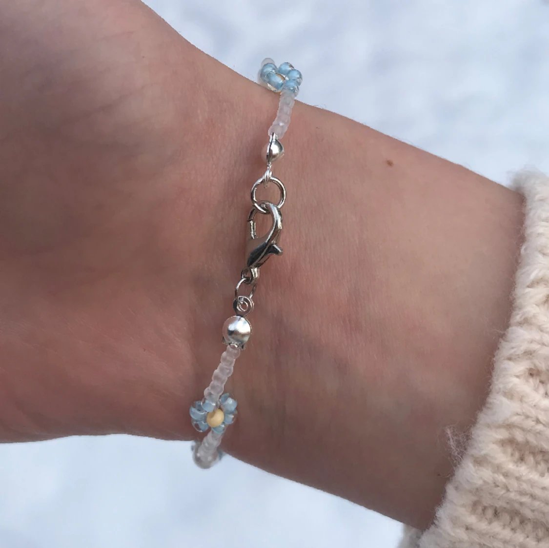 Pärlarmband med blommor  - 90