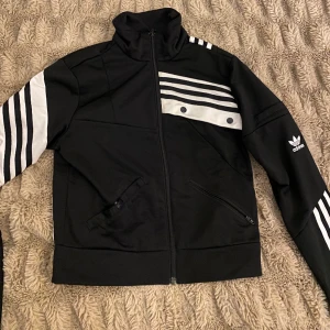 Adidas kofta - Storlek S använd 1 gång 