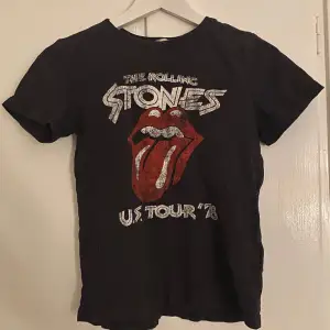 Cool Rolling Stones t-shirt och Marilyn t-shirt från H&M i paketpris.❣️🙌