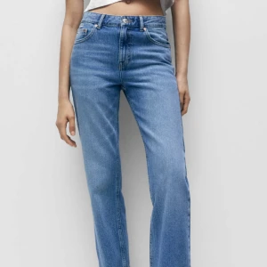 Mid Waist jeans pull and bear - Säljer då de inte kommer till användning, som nya💞💞skriv för fler bilder