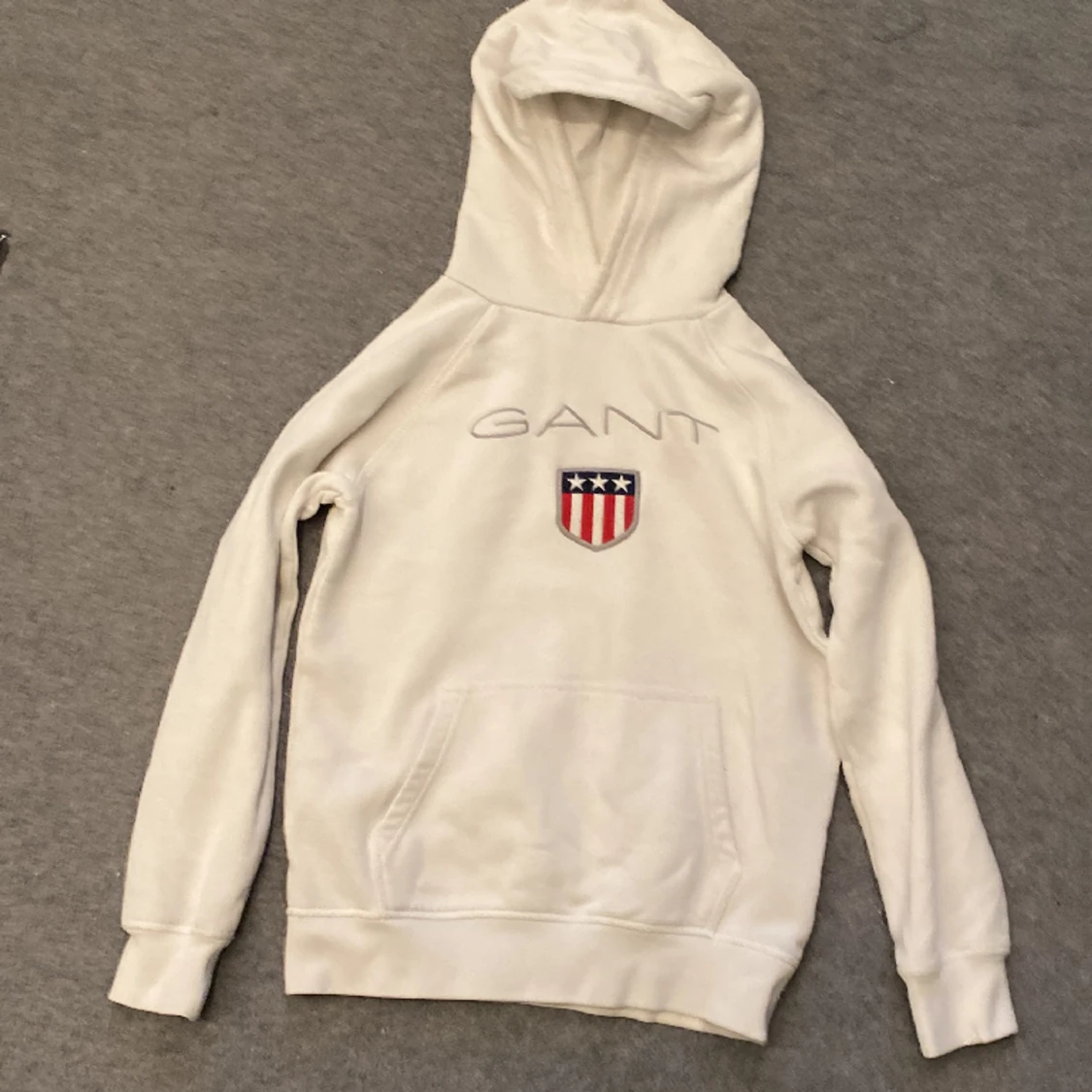 Vit hoodie från GANT