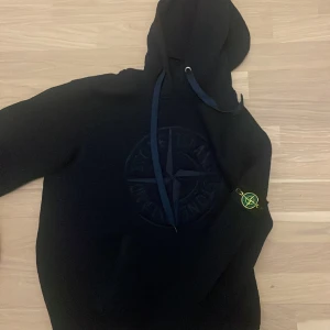 Stone island  - Hoodie  Märke stone island  Bra skick  Passar inte längre 