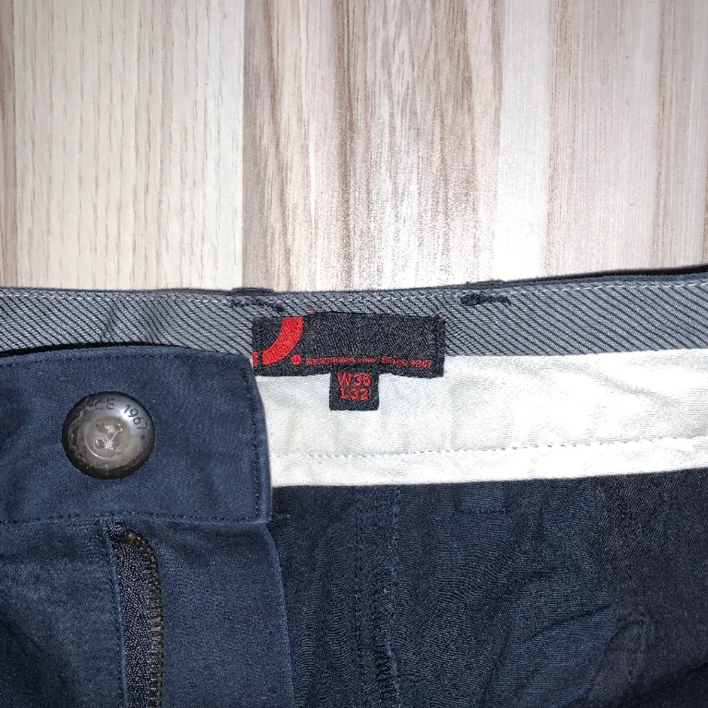 Superfina byxor från dressman,skrynkliga efter att legat i påse! W36 L32. Jeans & Byxor.